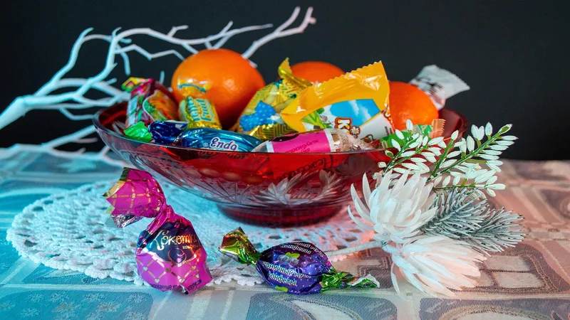 UK88 quay hũ app: Hướng Dẫn Cách Chơi Xóc Đĩa - Casino Trực Tuyến Uy Tín | sweets,  candies,  heals,  dessert,  chocolate candies,  fruit,  tangerines,  snacks,  vases,  glass,  crystal,  crystal candy bowls,  tablecloth,  tableware,  holiday dishes,  red crystal,  baccarat,  ussr,  the product